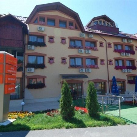 Grand Hotel Perla Ciucasului Tarlungeni Exterior photo